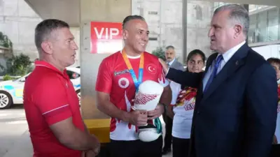 Gençlik ve Spor Bakanı Dr. Osman Aşkın Bak, bir dizi