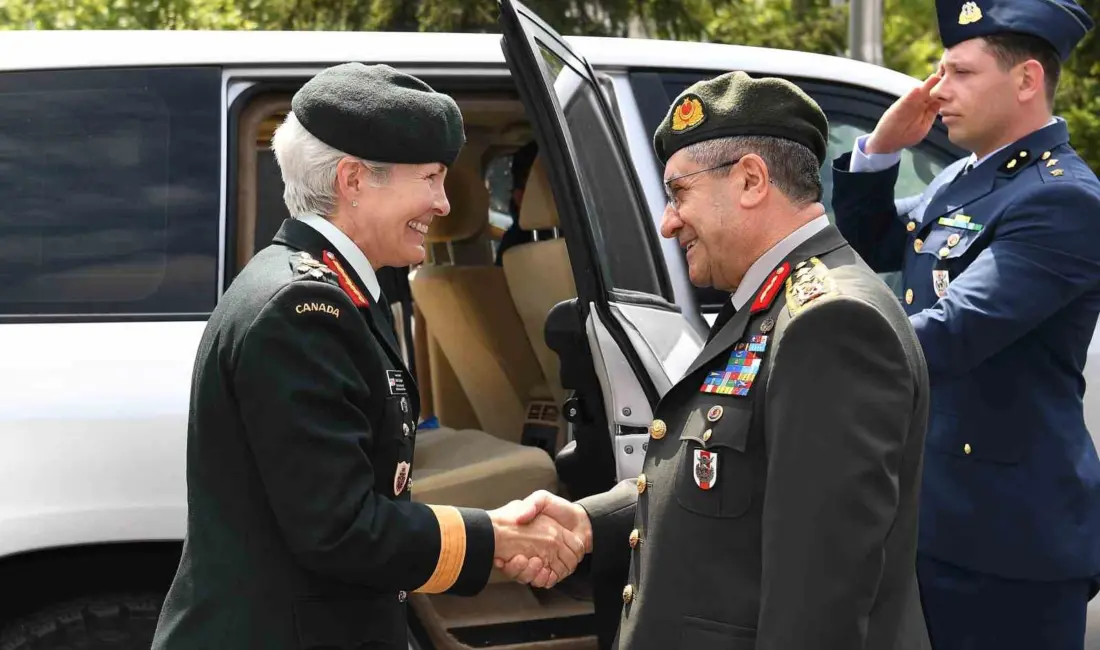 Genelkurmay Başkanı Orgeneral Selçuk Bayraktaroğlu, Kanada Genelkurmay Başkanı Orgeneral Jennie