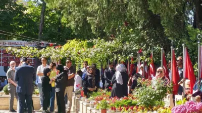 İçişleri Bakanı Mustafa Çiftçi, Karşıyaka Mezarlığı’nda yer alan 15 Temmuz