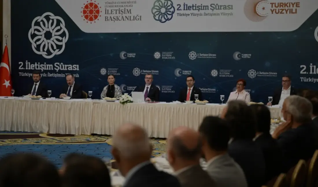 İletişim Başkanı Burhanettin Duran, 2. İletişim Şûrası kapsamında akademisyenlerle bir