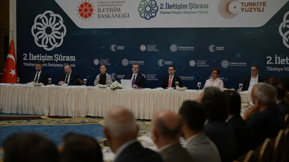 İletişim Başkanı Burhanettin Duran, 2. İletişim Şûrası kapsamında akademisyenlerle bir