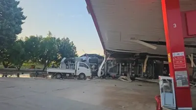 Bursa’nın İznik ilçesinde kömür yüklü tır akaryakıt istasyonuna daldı. Kazada