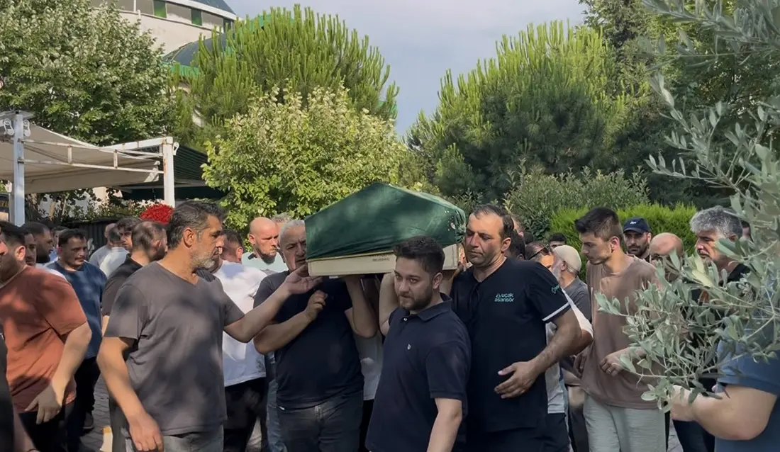 Bursa’nın Mudanya ilçesinde meydana gelen kazada yaralı sürücüyü kurtarmak isterken