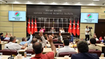 Kepez Belediye Meclisi’nin Temmuz ayı olağan toplantısında belediye çalışanlarına Kurban