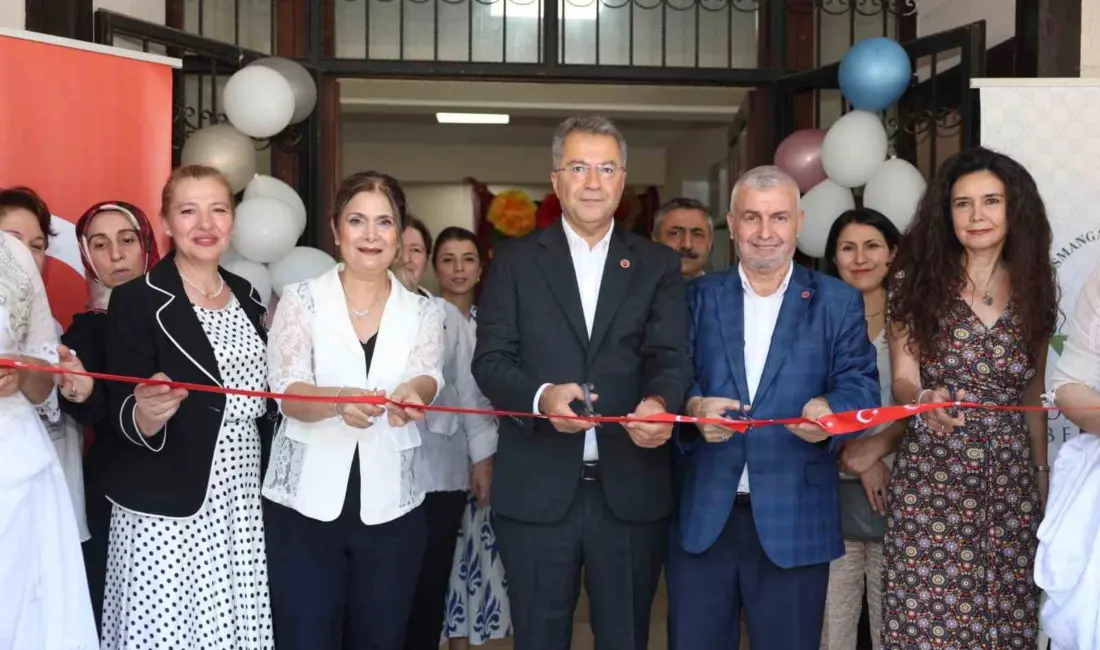 Osmangazi Belediyesi’nin Namık Kemal Mahallesi OSMEK kurslarında eğitim alan kadın