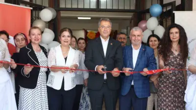 Osmangazi Belediyesi’nin Namık Kemal Mahallesi OSMEK kurslarında eğitim alan kadın