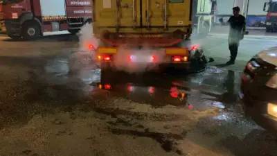Bursa’nın İnegöl ilçesinde seyir halindeki tırın arka lastiğinin patlaması sonucu