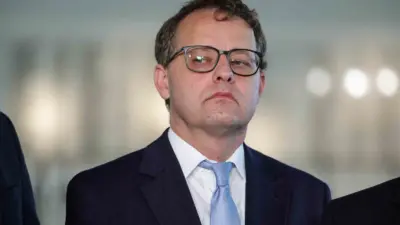 Polonya Dışişleri Bakanı Radoslaw Sikorski, Macaristan’a sığınan eski Polonya Adalet