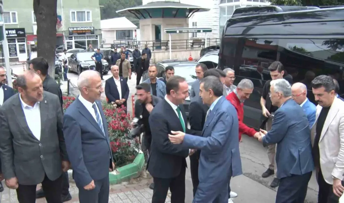 Bursa’da düzenlenen Büyük Erzurum Yayla Şenliği’nde Erzurumlu vatandaşlarla buluşan Milli