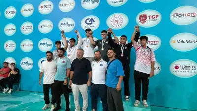 Bursa Büyükşehir Belediyespor Kulübü sporcuları, Ankara’da gerçekleştirilen Minikler Güreş Türkiye