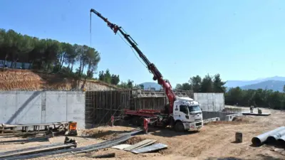 Bursa Büyükşehir Belediyesi tarafından Osmangazi ilçesinde yapımı sürdürülen 10 bin