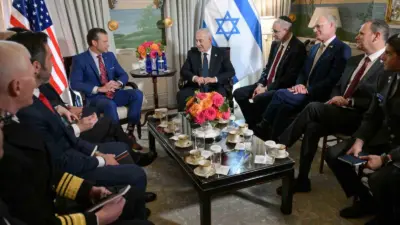 İsrail Başbakanı Binyamin Netanyahu, ABD Savunma Bakanı Pete Hegseth ile