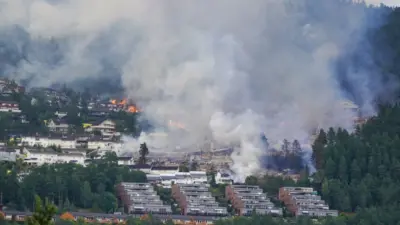Norveç’in Drammen şehrindeki bir evde başlayan yangının bölgeye yayılması sonucu