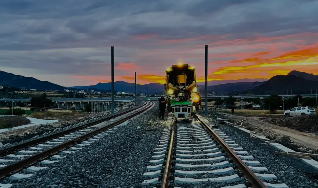Ulaştırma ve Altyapı Bakanı Abdulkadir Uraloğlu, Osmaneli-Bursa hızlı tren hattında