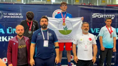 Osmangazi Belediyespor’un başarılı boksörü Muhammet Gümüş, Kayseri’de düzenlenen U15 Türkiye