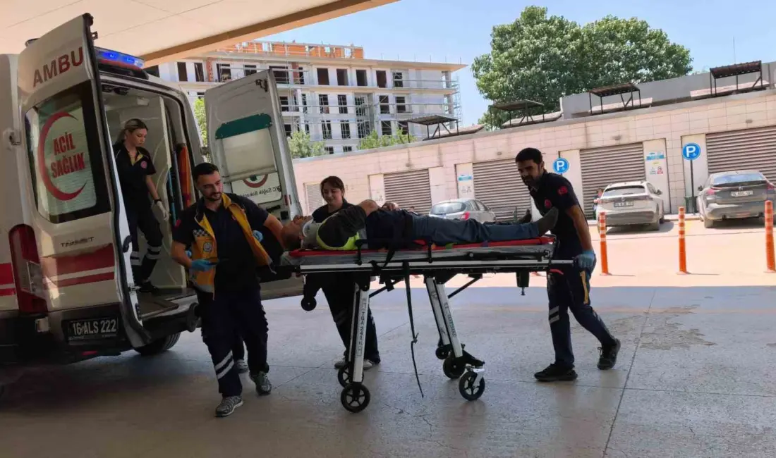 Bursa’nın İnegöl ilçesinde otomobil ile geri dönüşüm malzemesi toplayan triportörün