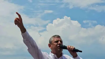 Cumhuriyet Halk Partisi (CHP) Grup Başkanı Özgür Özel, Zonguldak’ta partililer