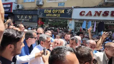 CHP Grup Başkanı Özgür Özel’in Niğde’deki programında vatandaşlar ezilme tehlikesi
