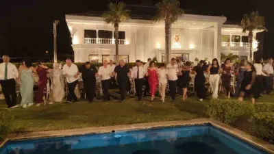 DENİZLİ (İHA) – Denizli’nin Pamukkale ilçesinde düzenlenen düğüne, Karadeniz ezgileri