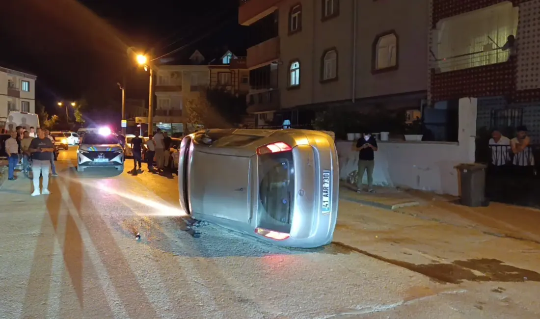 Bursa’nın İnegöl ilçesinde meydana gelen trafik kazasında kontrolden çıkan otomobil,