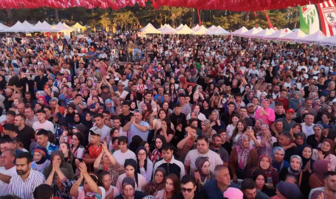 Türkiye’nin dört bir yanından gelen vatandaşlar, 3. Samsunlular Kültür Festivali