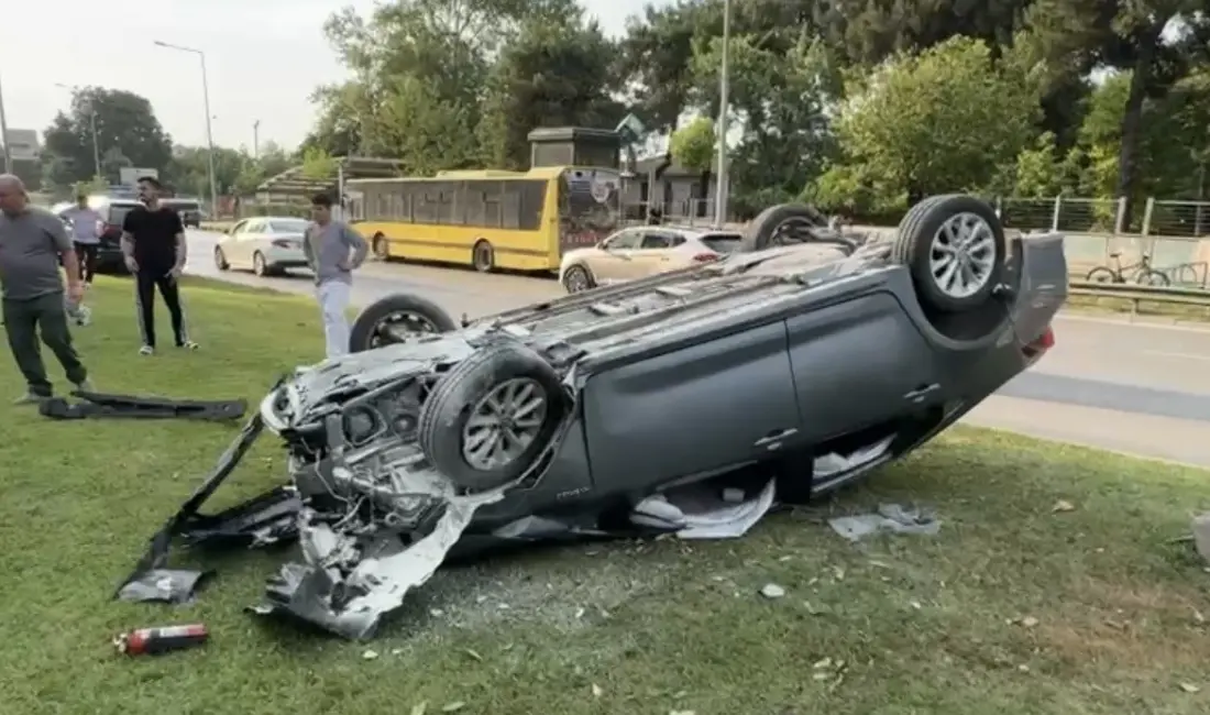 Bursa’da meydana gelen trafik kazasında 3 araç birbirine girerken, araçlardan