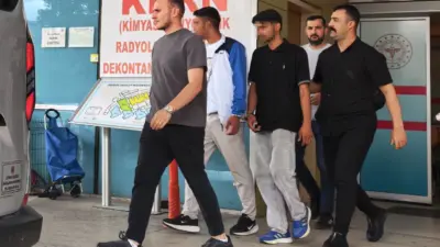 Bursa’nın İnegöl ilçesinde tartıştıkları genci darbedip boynundaki gümüş kolyeyi çalarak