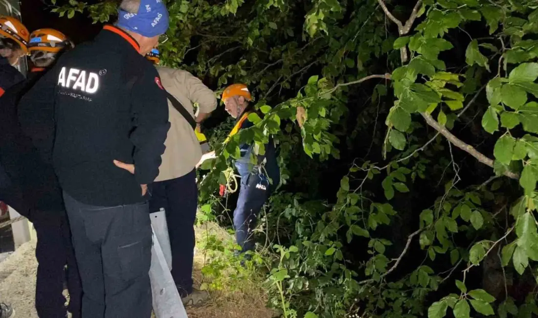 Bursa’nın İnegöl ilçesinde uçurum kenarında devrilmiş halde bulunan motosiklet, ekipleri