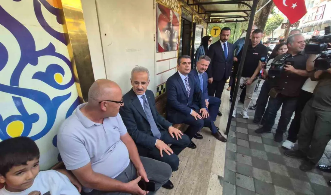 Ulaştırma ve Altyapı Bakanı Abdulkadir Uraloğlu, Tekirdağ’da Valiliği ziyaret ederek,