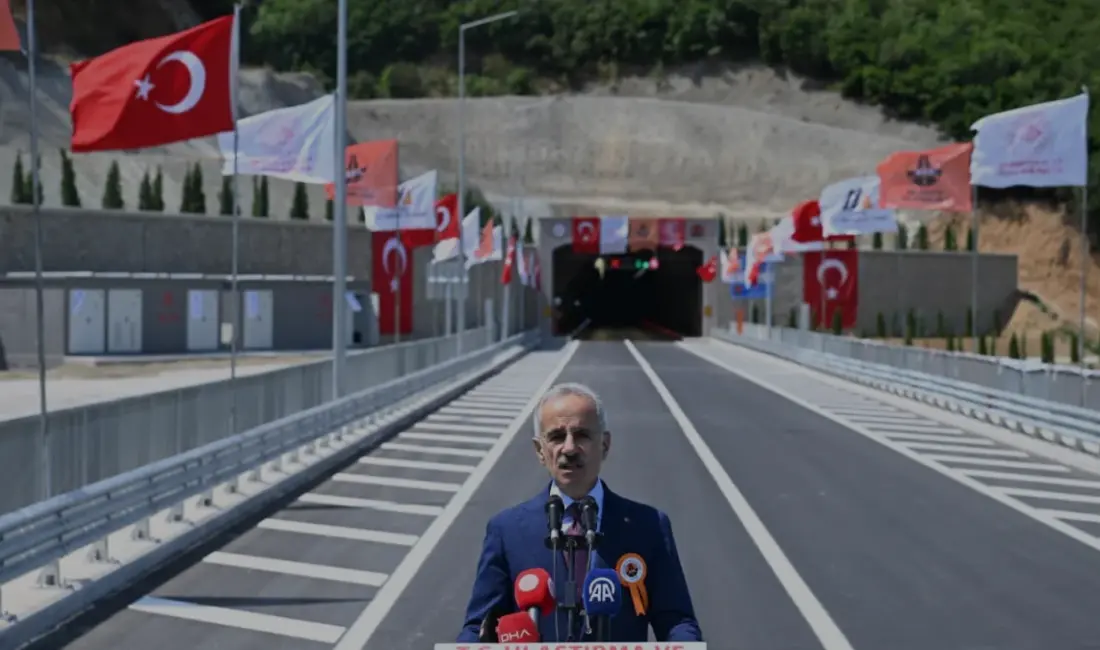 Ulaştırma ve Altyapı Bakanı Uraloğlu, Yalova-Armutlu Yolu'nu açtı. Proje ile