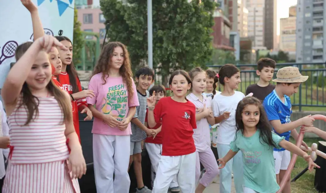 Osmangazi Belediyesi’nin yaz akşamlarına renk katan Mahalle Şenlikleri, Doğanbey Mahallesi’nde