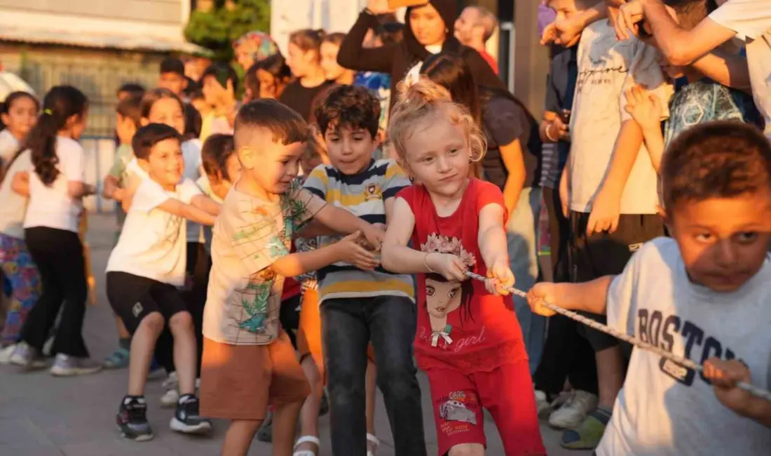 Yıldırım Belediyesi’nin düzenlediği ‘Geleneksel Mahalle Çocuk Şenlikleri’, Sakarya Mahallesi’nde minikleri