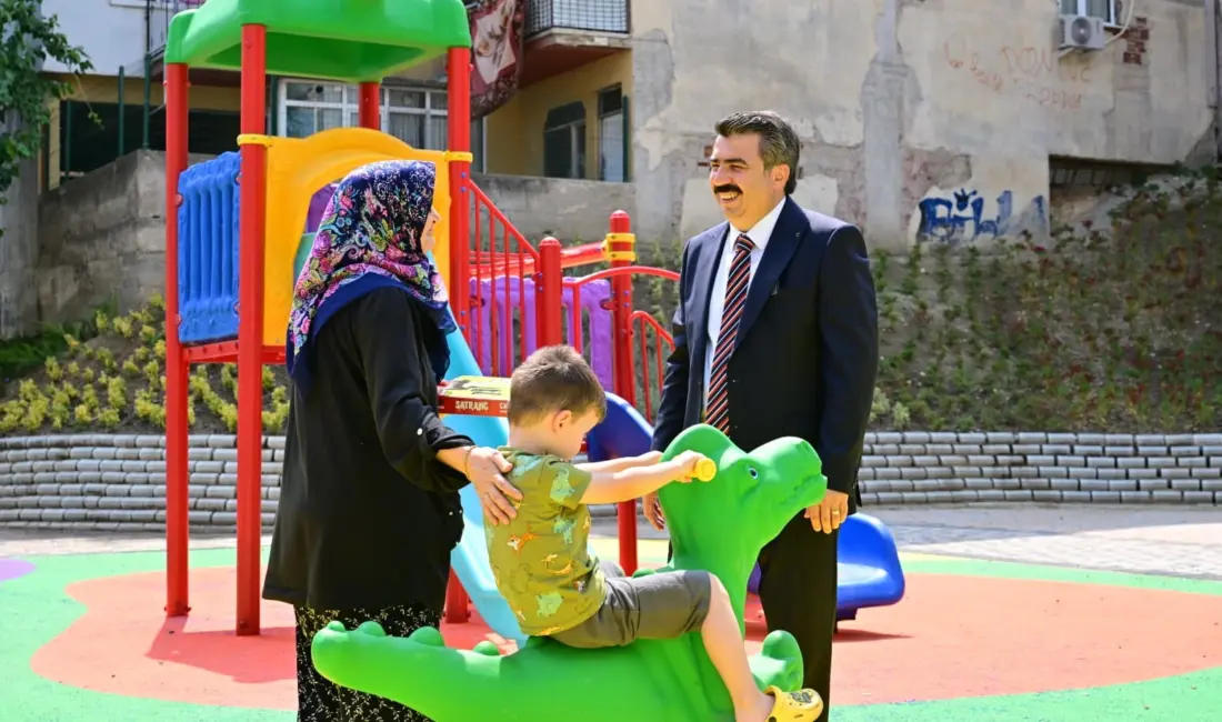 Yıldırım Belediyesi, yaz döneminde parklardaki bakım ve onarım çalışmalarını yoğunlaştırdı.