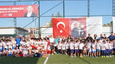 Geleneksel olarak her yıl Ayvalık Belediyesi ve Atatürkçü Düşünce Derneği