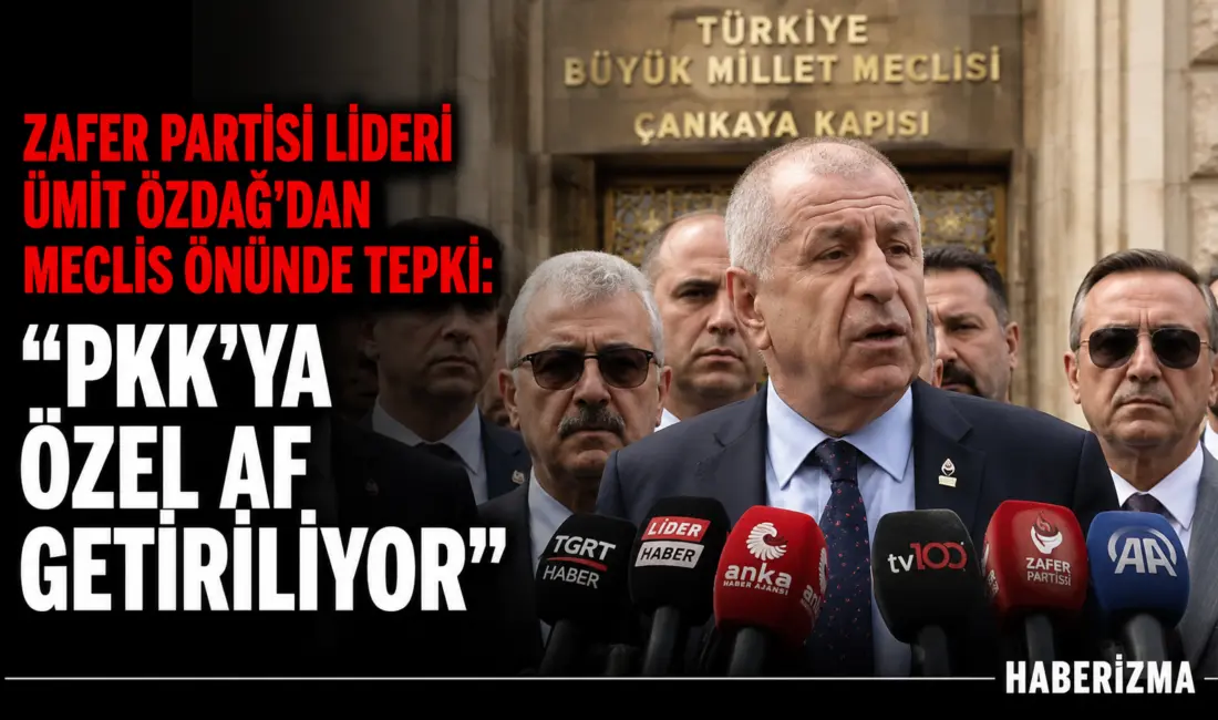 Zafer Partisi Genel Başkanı Ümit Özdağ, TBMM önünde düzenlediği basın