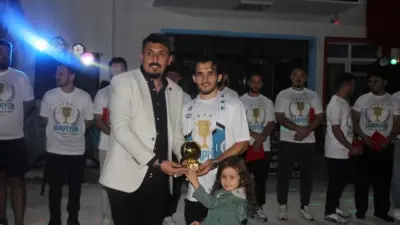 Geleneksel Köyler Arası Futbol Turnuvası’nın şampiyonu Tahtaköprü Spor, düzenlenen görkemli