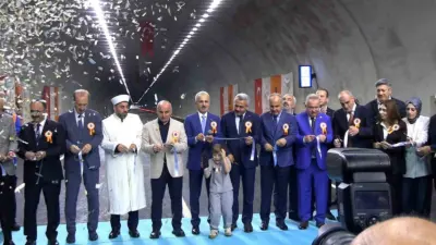 Ulaştırma ve Altyapı Bakanı Abdulkadir Uraloğlu, Ayder Yaylası yolunda seyahat