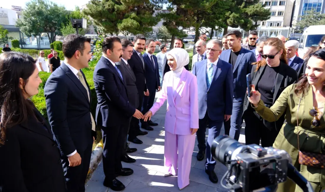 Aile ve Sosyal Hizmetler Bakanı Mahinur Özdemir Göktaş, bir dizi