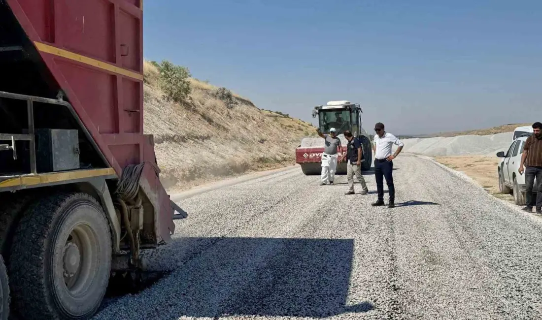 Akçadağ Belediyesi, altyapı çalışmaları tamamlanan mahallelerde asfalt serim çalışmalarını sürdürüyor.
