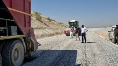 Akçadağ Belediyesi, altyapı çalışmaları tamamlanan mahallelerde asfalt serim çalışmalarını sürdürüyor.