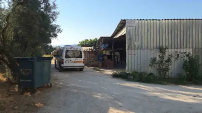 Bursa’nın Orhangazi ilçesinde bir çiftlikte iddiaya göre, alacak-verecek tartışmasında kan