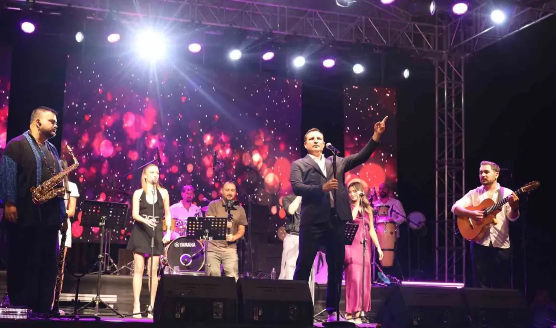 Samsun’un Alaçam ilçesi Geyikkoşan Yaz Konserleri’nde Rafet El Roman rüzgarı