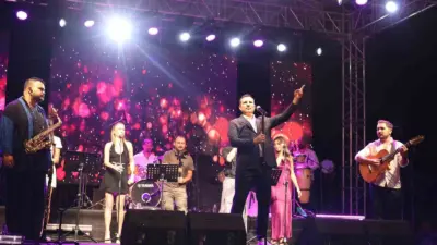 Samsun’un Alaçam ilçesi Geyikkoşan Yaz Konserleri’nde Rafet El Roman rüzgarı