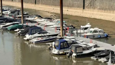 Almanya’da etkisini sürdüren sıcak hava dalgası nedeniyle Ren Nehri’ndeki su