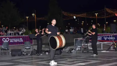 Altıeylül Belediyesi tarafından düzenlenen Altıeylül Trio Konseri, Ay Yıldız Amfi