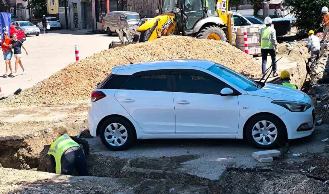 Bursa’nın Osmangazi ilçesinde yer altı elektrik hattı çalışması yapan UEDAŞ