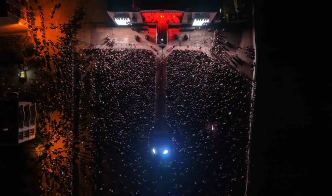 Kastamonu’nun Taşköprü ilçesinde gerçekleştirilen Uluslararası Kültür ve Sarımsak Festivali’nde konser