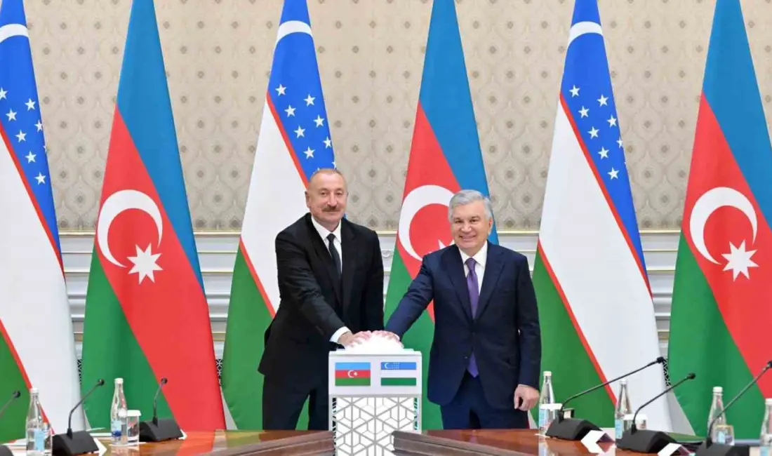 Özbekistan Cumhurbaşkanı Şevket Mirziyoyev, Azerbaycan Cumhurbaşkanı İlham Aliyev ile gerçekleştirdiği