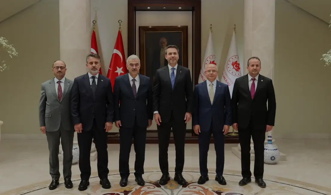 Enerji ve Tabii Kaynaklar Bakanı Alparslan Bayraktar, Bursa'da Valilik ziyareti