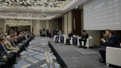 Bakan Bayraktar, enerjide dışa bağımlılık oranını 2035'te %50'nin altına düşürmeyi